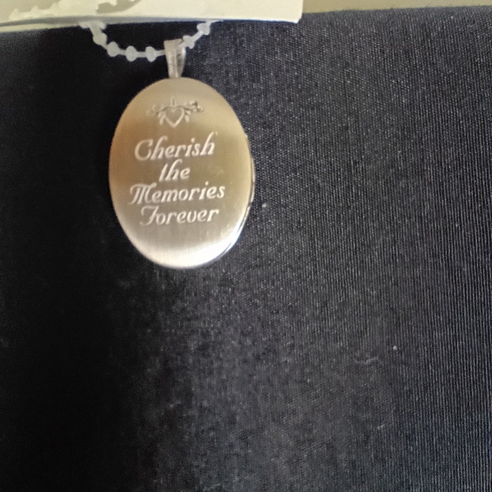 Silver Tone Oval Locket Pendant Cherish‎ the Memories Forever Embossed Woman - Picture 2 of 6